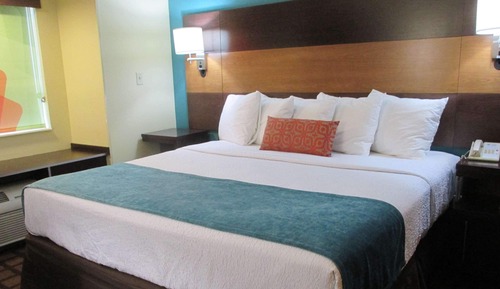 Standard Room, 1 King Bed, Accessible, Non Smoking