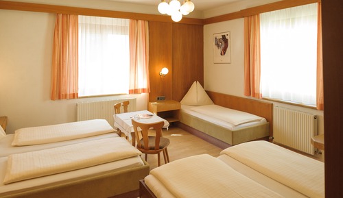 Quintuple Room