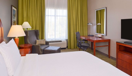 Room, 1 King Bed (Drinks & Snacks)