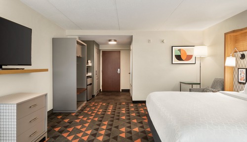 Standard Room, 1 King Bed (Walk-In Shower)