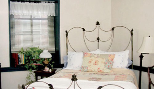Basic Single Room, 1 Queen Bed