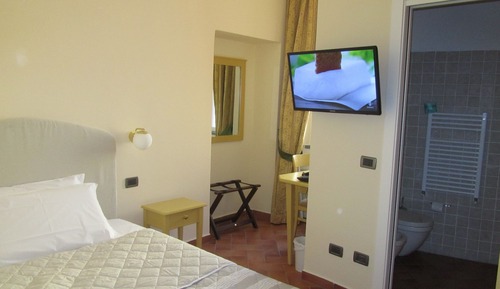 Double Room Single Use, 1 Large Twin Bed (Small)