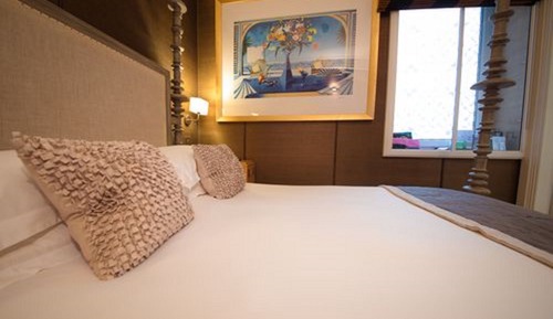 Superior Compact Room