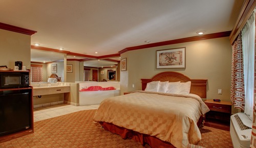 Suite, 1 King Bed, Jetted Tub