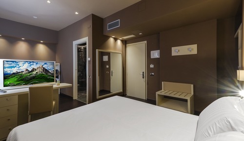 Family Room (2 Adults + 2 Children)
