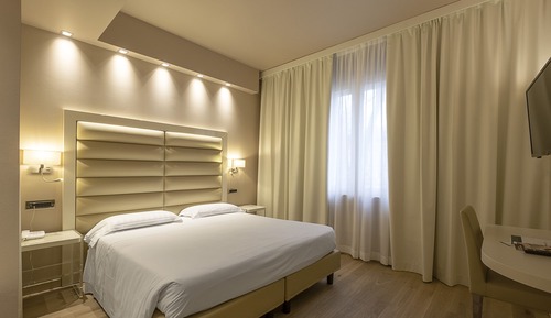 Deluxe Room, 1 Queen Bed