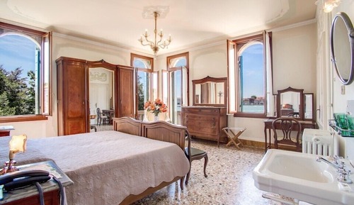 Double Room, Shared Bathroom, Canal View
