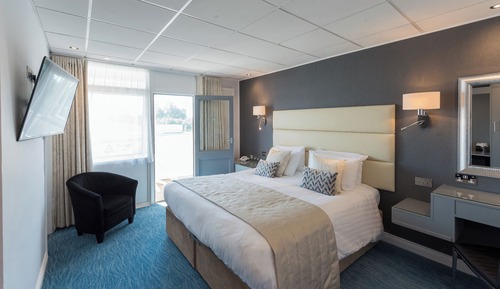 Family Double Room, Pool View