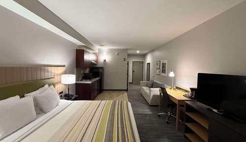 Suite, 1 King Bed, Non Smoking, Kitchen