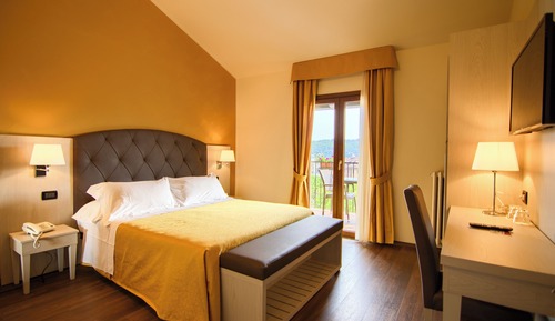 Deluxe Room, Balcony, Lake View