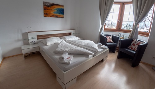 Deluxe Double Room, Ensuite, Mountain View