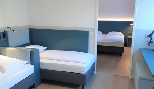Four bed suite, terrace, garden view, private entrance in the garden
