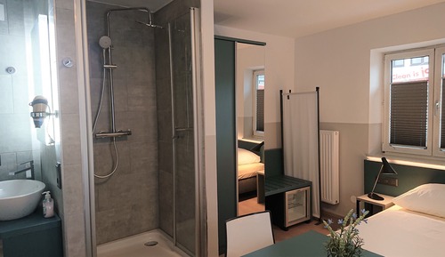 Economy Triple Room, 3 Twin Beds, Shared Bathroom