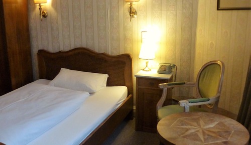 Single Room, Private Bathroom