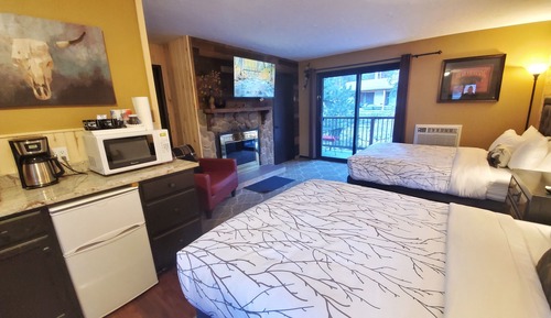 Mountain Lodge Double Queen Room 