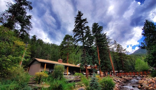Deluxe River Lodge Queen Room