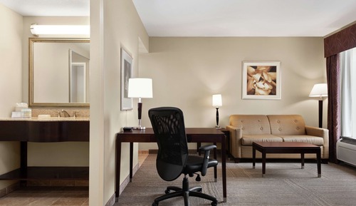 One king studio suite non smoking