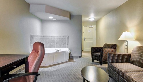 Suite, Hot Tub