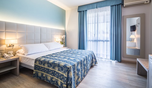 Superior Quadruple Room, Partial Sea View