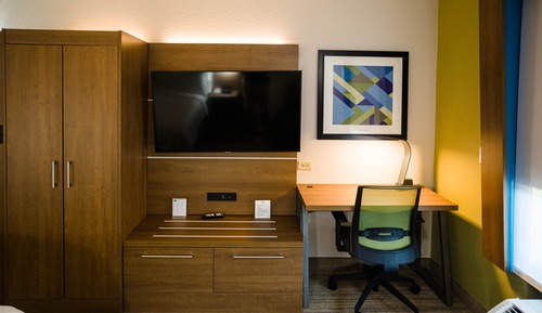 Standard Room, 1 King Bed, Accessible (Communications, Mobil, Roll-In Shower)