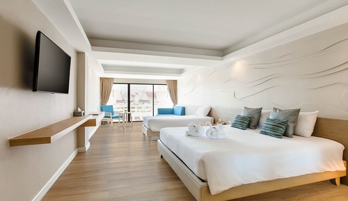 Deluxe Family Room