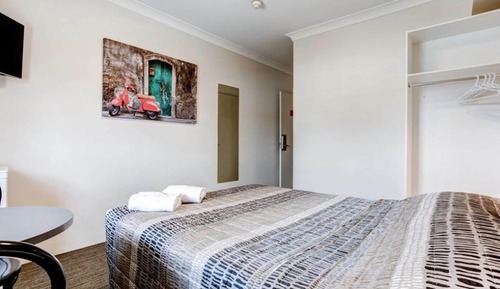 Standard Queen Room