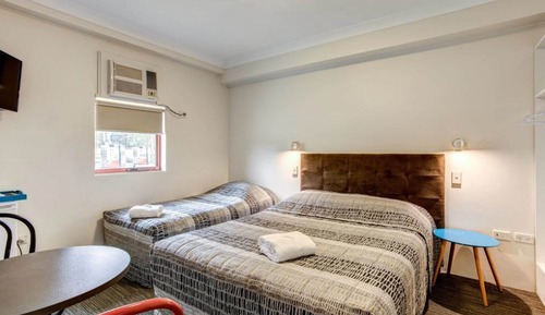 Standard Queen/Single Room 