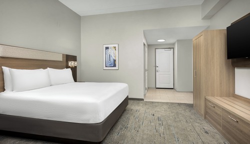 Standard Room, 1 King Bed, Roll-in Shower (Communications)
