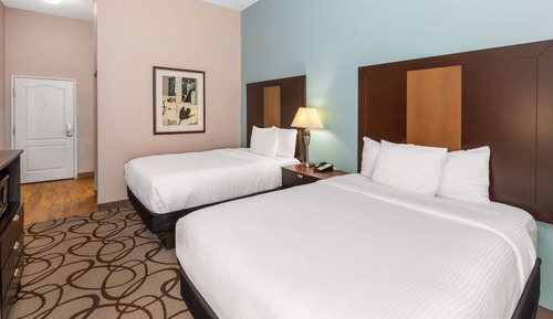 Room, 2 Queen Beds, Non Smoking (Lake/Pool View)