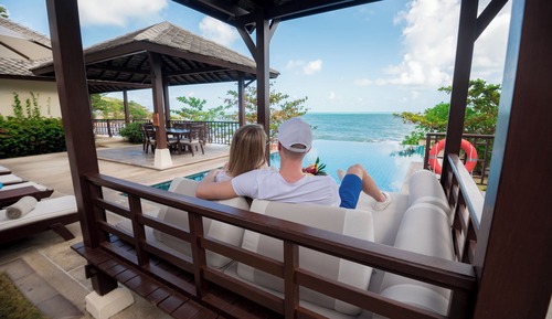Villa, 4 Bedrooms (Oceanfront Pool Villa with Kitchen)