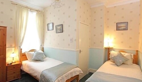 Twin Room, Ensuite (Ground Floor)