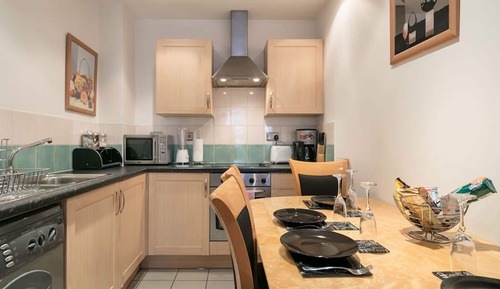 Luxury Apartment, 2 Bedrooms (Chats07)