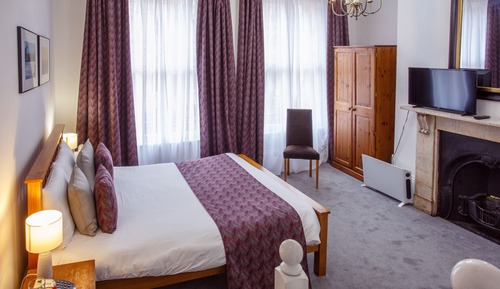 Superior Double Room, Ensuite (Front Facing)