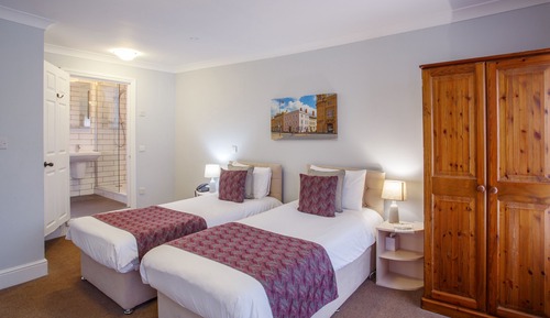 Superior Twin Room, Ensuite (Front Facing)
