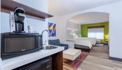 Suite, 2 Queen Beds (Additional Living Area)