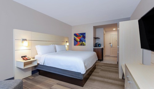 Standard Room, 1 King Bed (LEISURE)