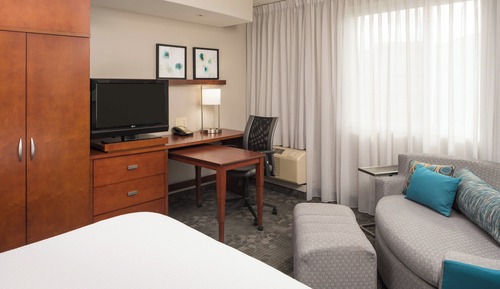 Room, 1 King Bed (Mobility/Hearing Accessible, Tub)