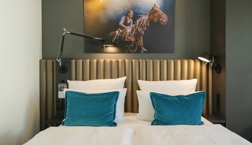 Standard Room, 1 King Bed