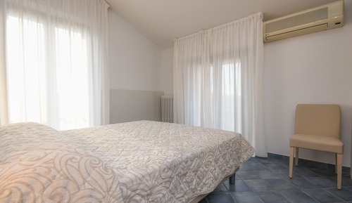 Room, Multiple Beds