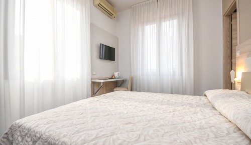 Double Room, 1 Queen Bed