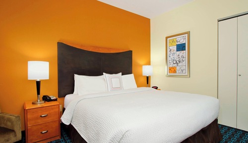 Room, 1 King Bed, Non Smoking (Mobility/Hearing Accessible, Tub)