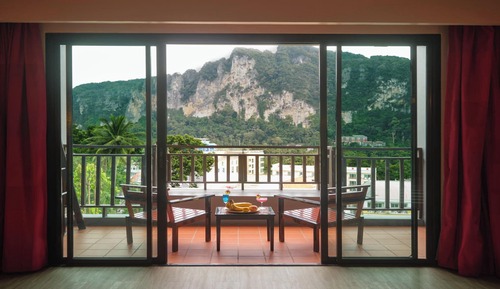 Deluxe Room, Pool Access