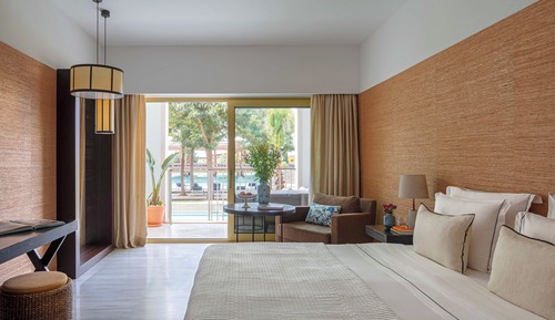 Signature Room, 1 King Bed, Terrace (Pool Access)