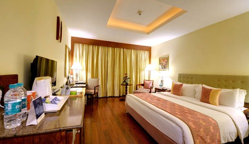 Club Room, 1 Queen Bed, Bathtub (Fortune Club Room with Bathtub)