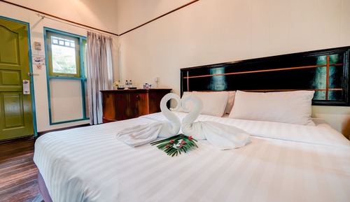 Cabana Queen Room