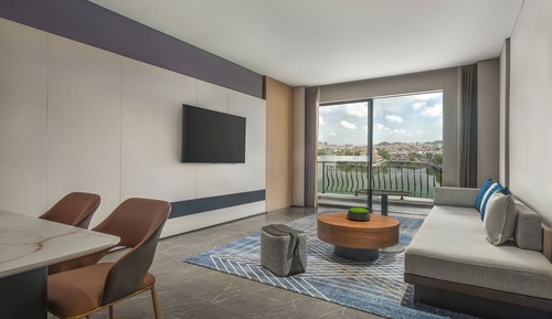 Premium Suite, 1 King Bed, Balcony