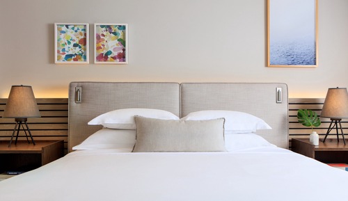 Room (Essential)
