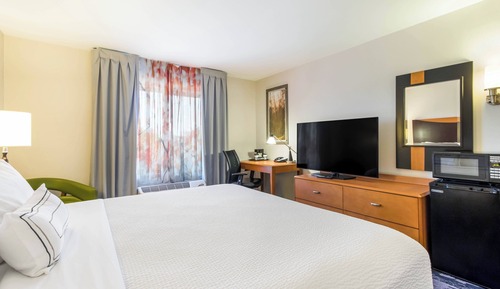 Room, 1 King Bed (Mobility/Hearing Accessible, Tub)