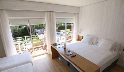 Double Room (With Two Extra Beds)