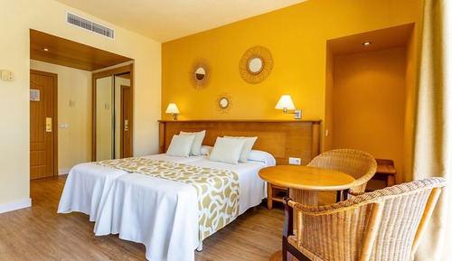 Double Room, Balcony (1 adult + 2 children)